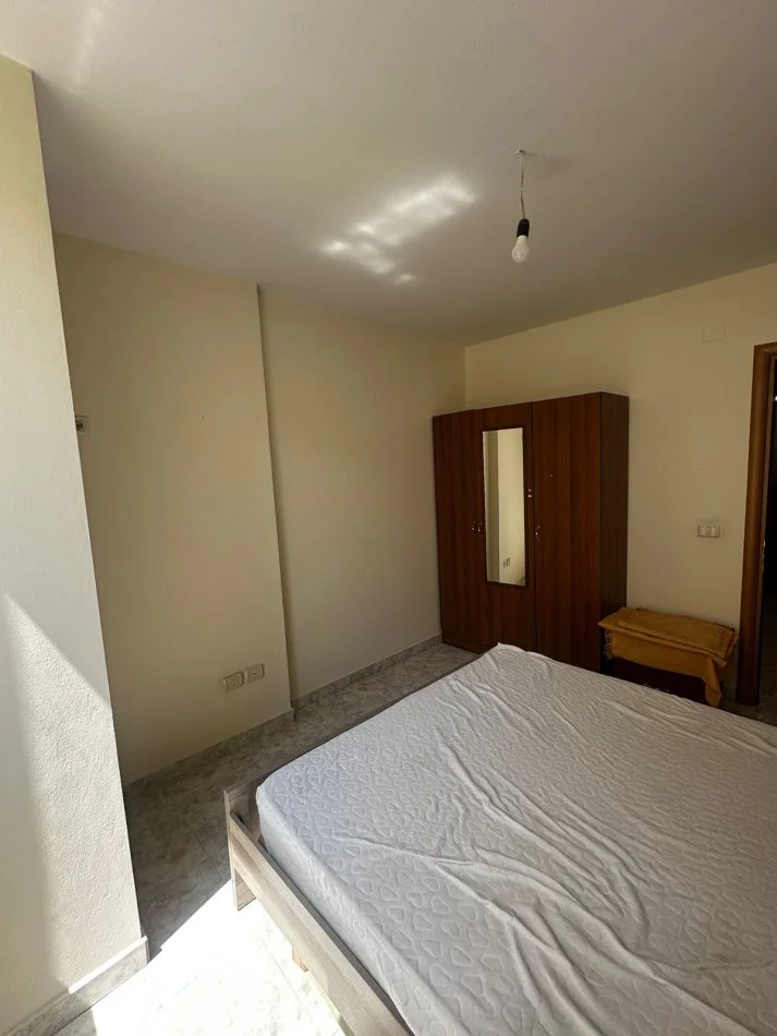 Tirane, jepet me qera apartament 1+1+Ballkon Kati 3, 60 m² 350 € (astir)