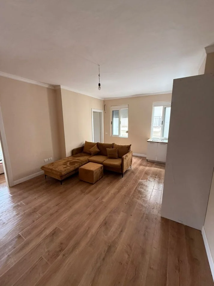 Shkembi Kavajes, shitet apartament 2+1+Aneks+Ballkon Kati 3, 73 m² 85.000 € (Shkembi i Kavajes)