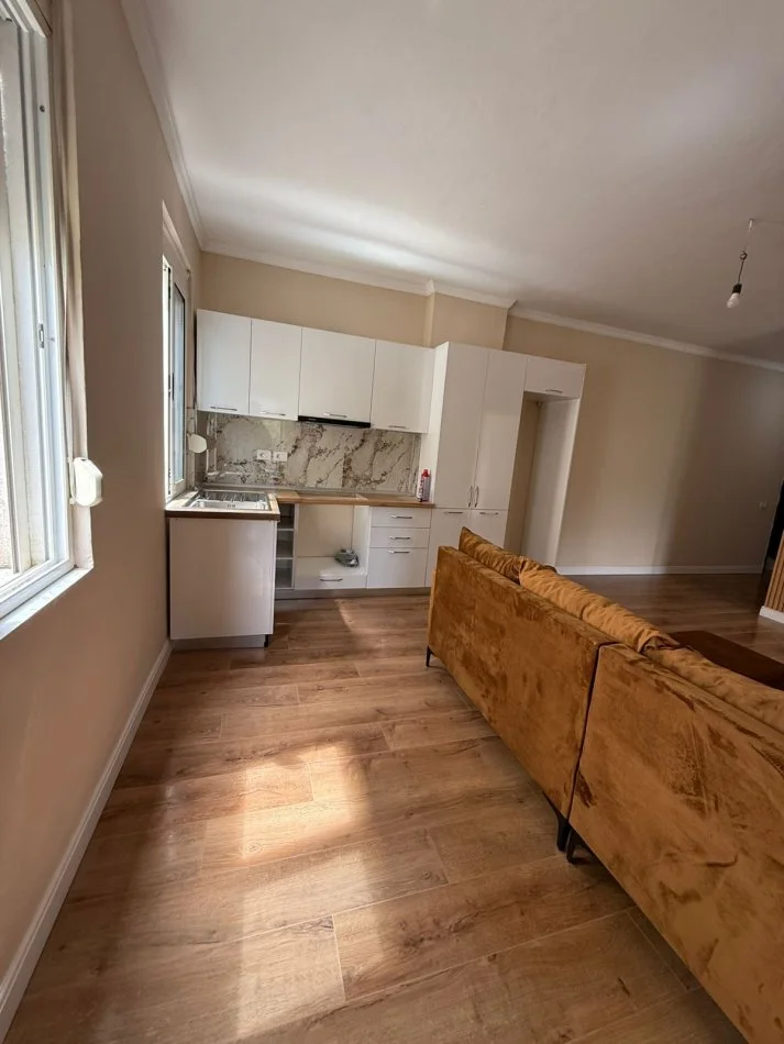 Shkembi Kavajes, shitet apartament 2+1+Aneks+Ballkon Kati 3, 73 m² 85.000 € (Shkembi i Kavajes)