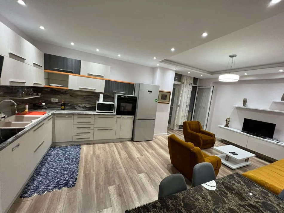 Tirane, jap me qera apartament 2+1+Ballkon Kati 2, 85 m² 650 € (RRUGA BILL KLINTON)