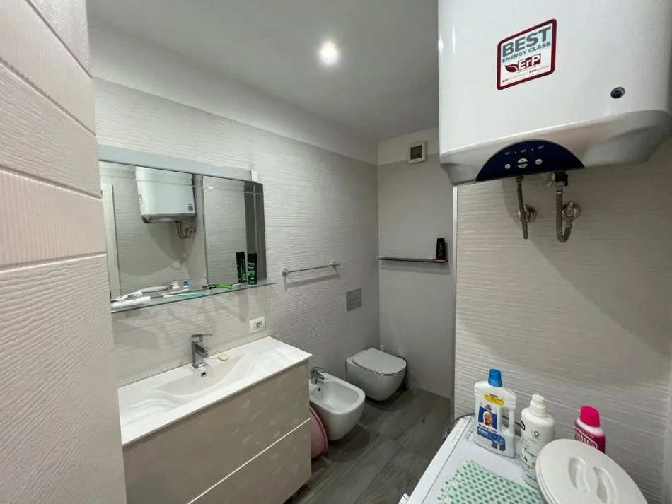 Tirane, jap me qera apartament 2+1+Ballkon Kati 2, 85 m² 650 € (RRUGA BILL KLINTON)