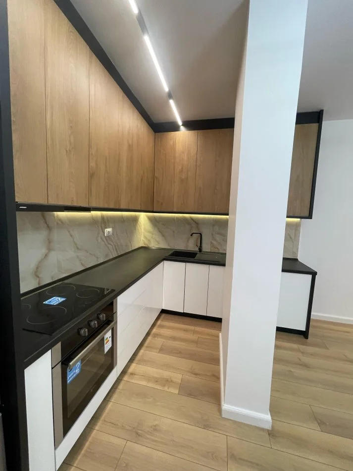 Tirane, shitet apartament 1+1+Ballkon Kati 8, 56 m² 95.000 € 