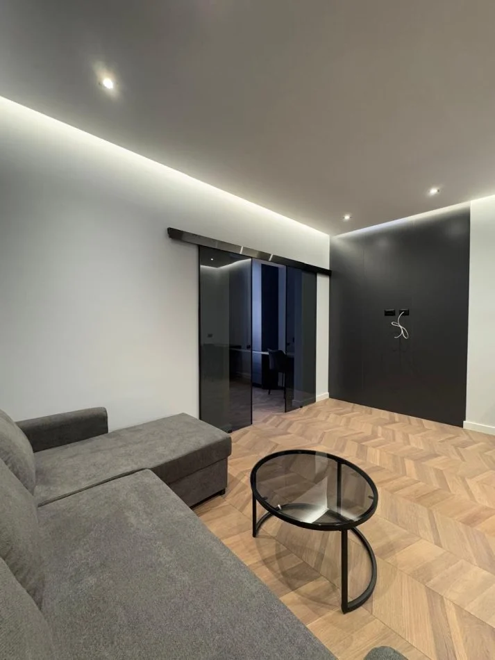 Tirane, jap me qera apartament 1+1 Kati 2, 50 m² 530 € (rruga Hamdi SINA)