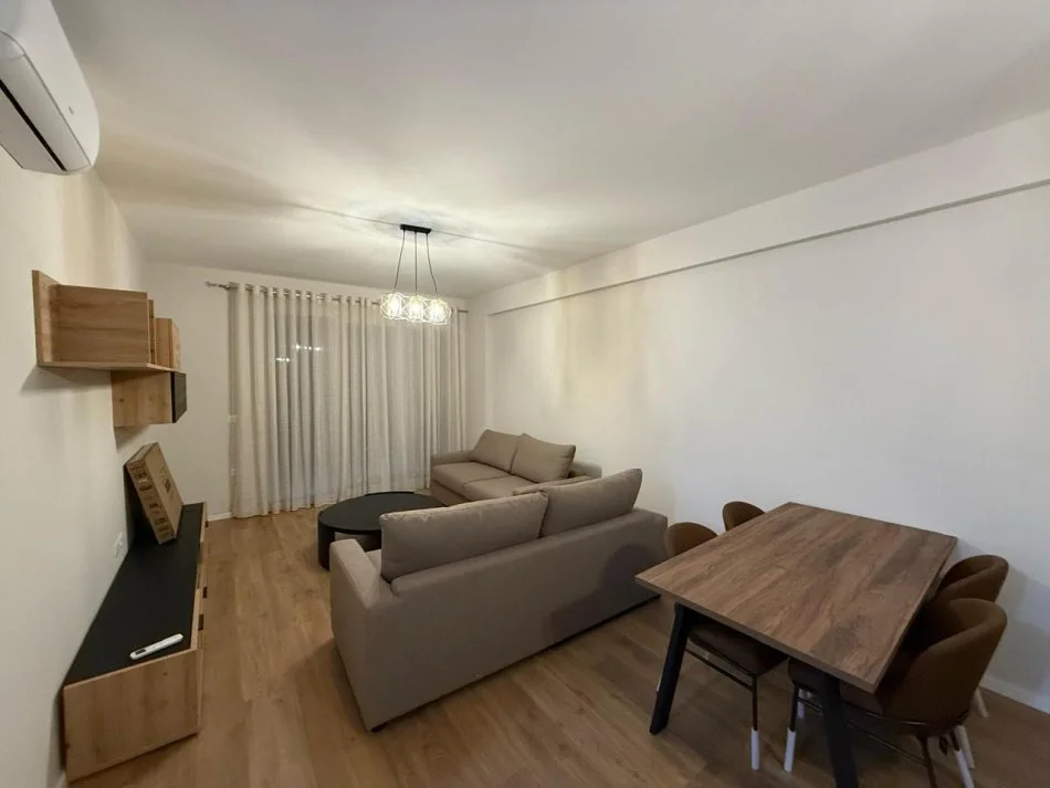 Tirane, jap me qera apartament 2+1+Ballkon Kati 3, 100 m² 750 € (rruga don bosko)