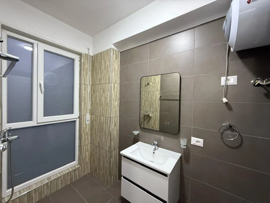 Tirane, jap me qera apartament 2+1+Ballkon Kati 3, 100 m² 750 € (rruga don bosko)