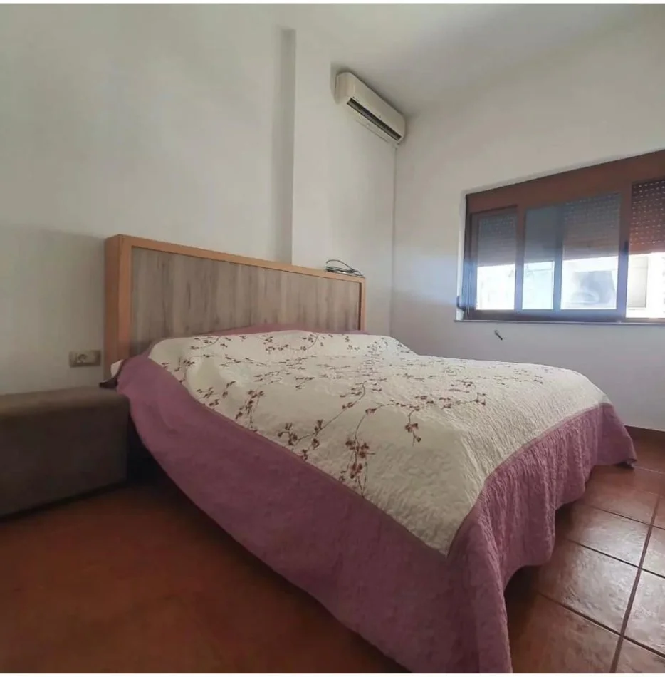 Tirane, jepet me qera apartament 2+1+Ballkon Kati 2, 90 m² 450 € (Rr e durresit)