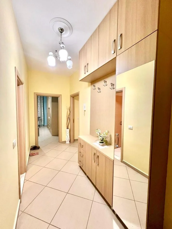 Tirane, jepet me qera apartament 1+1+Ballkon Kati 5, 75 m² 550 € (Kodra e Diellit)