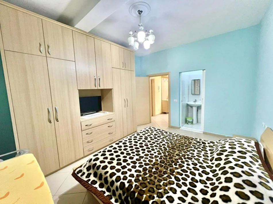 Tirane, jepet me qera apartament 1+1+Ballkon Kati 5, 75 m² 550 € (Kodra e Diellit)