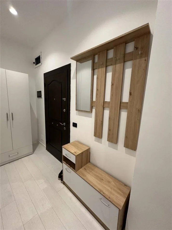 Tirane, shitet garsonier 1+1 Kati 0, 42 m² 58.000 € (Prane Restorant Freskut.)