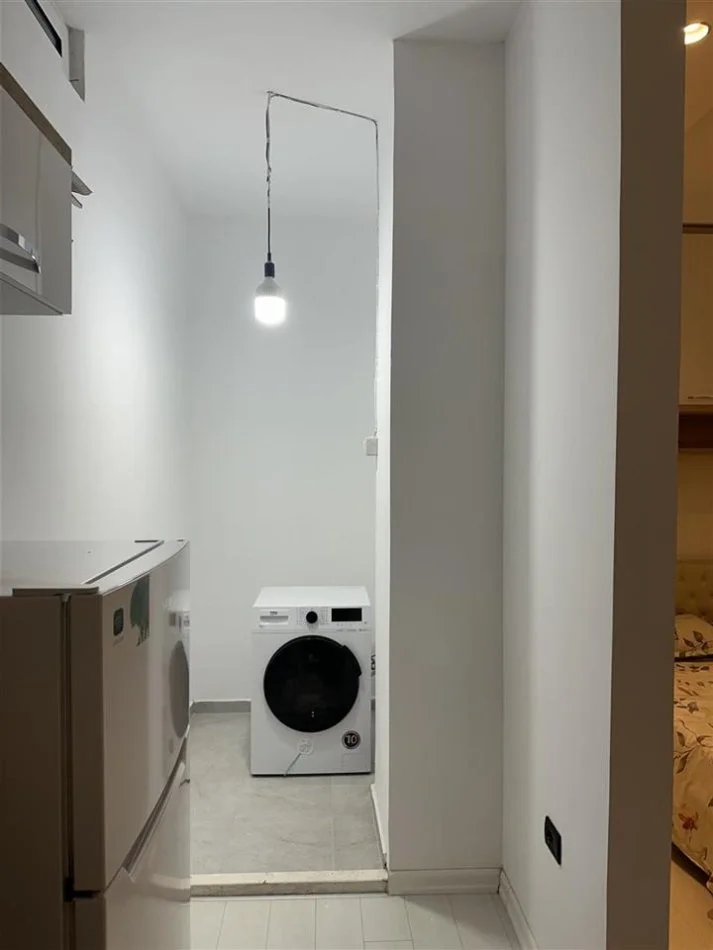 Tirane, shitet garsonier 1+1 Kati 0, 42 m² 58.000 € (Prane Restorant Freskut.)