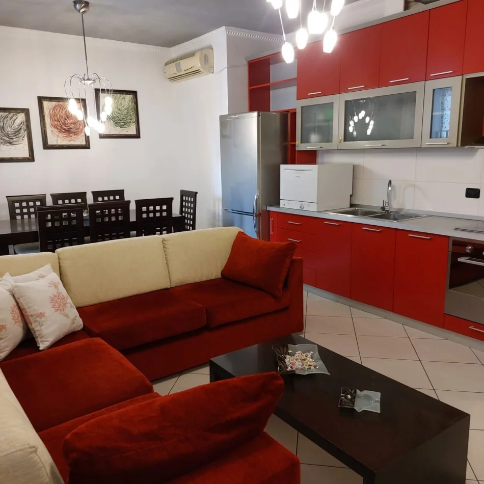 Tirane, jap me qera apartament 2+1+Ballkon Kati 8, 80 m² 600 € (rruga panorama afer ish hipotekes)