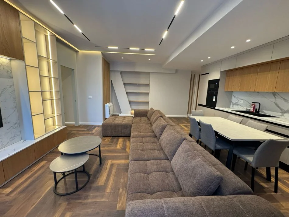 Tirane, jepet me qera apartament 2+1+Ballkon Kati 4, 140 m² 1.800 € (Kompleksi Delijorgji)