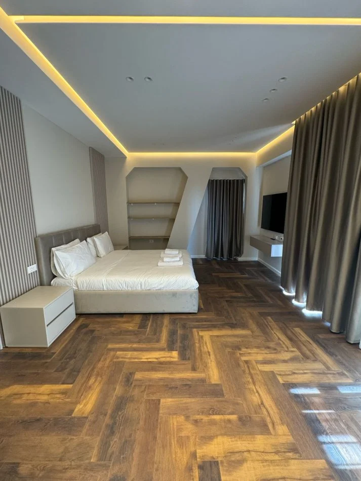 Tirane, jepet me qera apartament 2+1+Ballkon Kati 4, 140 m² 1.800 € (Kompleksi Delijorgji)