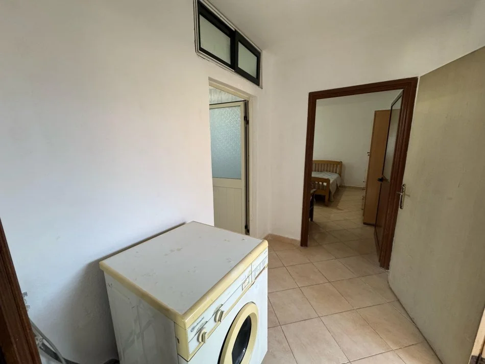 Tirane, jap me qera Vile 1+1 Kati 1, 65 m² 350 € (rruga Frang Bardhi)
