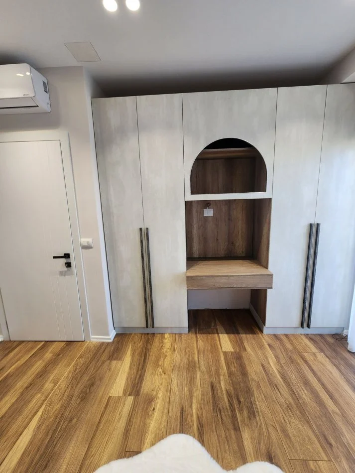 Tirane, jepet me qera apartament 3+1+Ballkon Kati 4, 135 m² 1.500 € (Kompleksi Delijorgji)