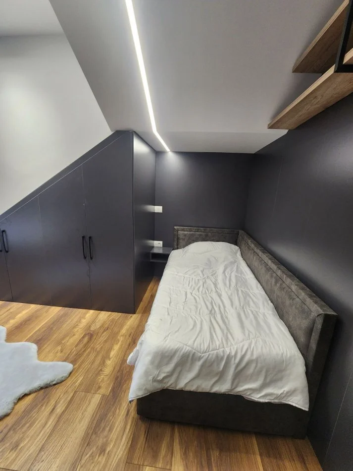 Tirane, jepet me qera apartament 3+1+Ballkon Kati 4, 135 m² 1.500 € (Kompleksi Delijorgji)