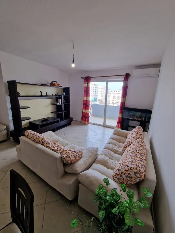 Durres, jepet me qera apartament 1+1+Ballkon Kati 7, 65 m² 350 € (Stacioni i Trenit)