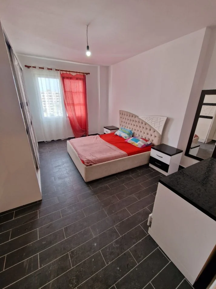Durres, jepet me qera apartament 1+1+Ballkon Kati 7, 65 m² 350 € (Stacioni i Trenit)