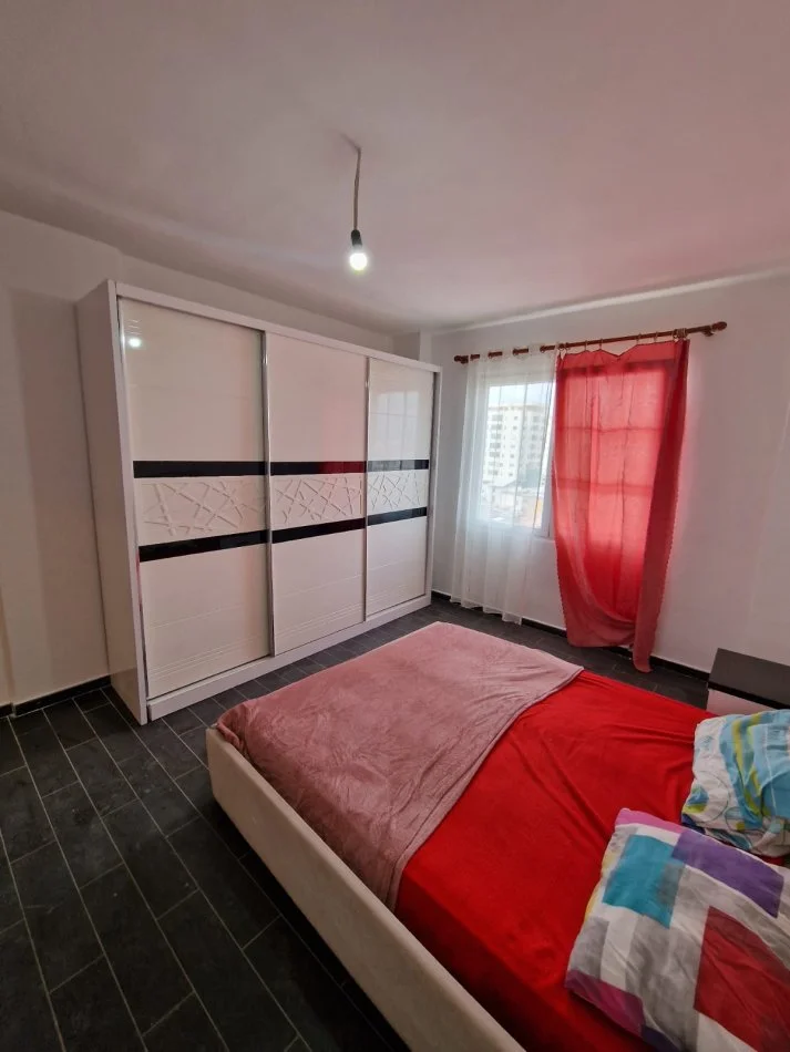 Durres, jepet me qera apartament 1+1+Ballkon Kati 7, 65 m² 350 € (Stacioni i Trenit)