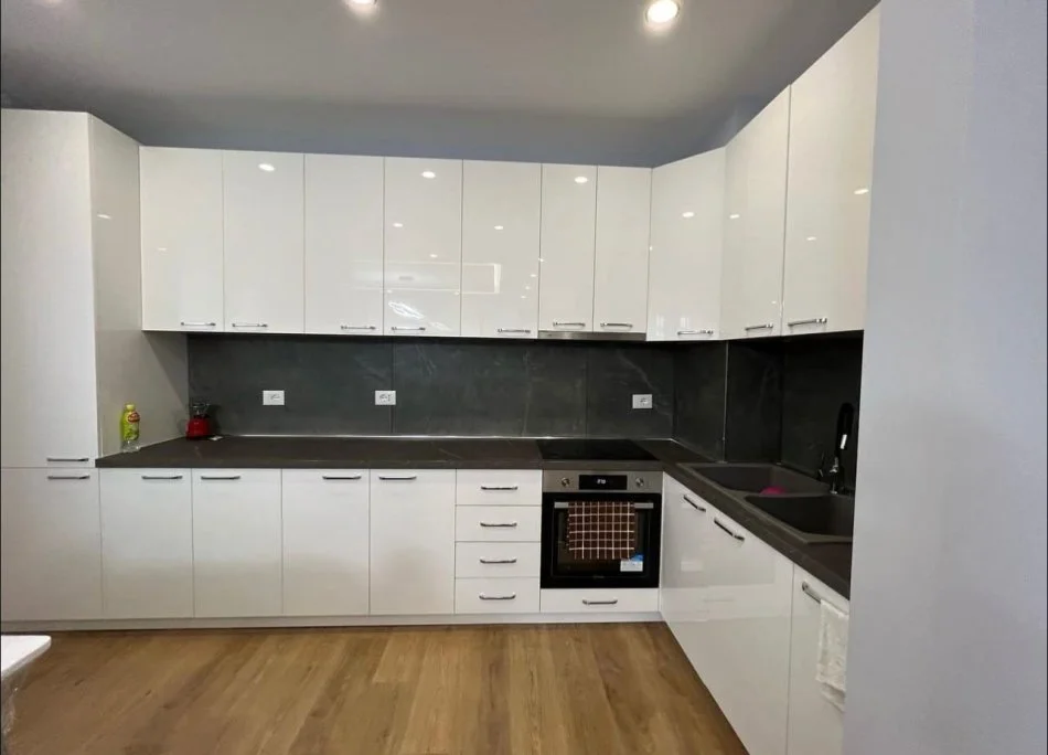 Tirane, jepet me qera apartament duplex 2+1+Ballkon , 100 m² 800 € 