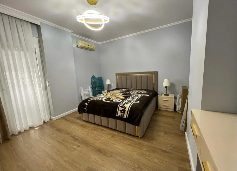 Tirane, jepet me qera apartament duplex 2+1+Ballkon , 100 m² 800 € 