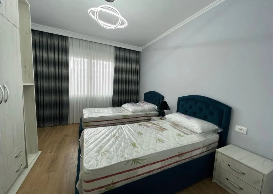 Tirane, jepet me qera apartament duplex 2+1+Ballkon , 100 m² 800 € 