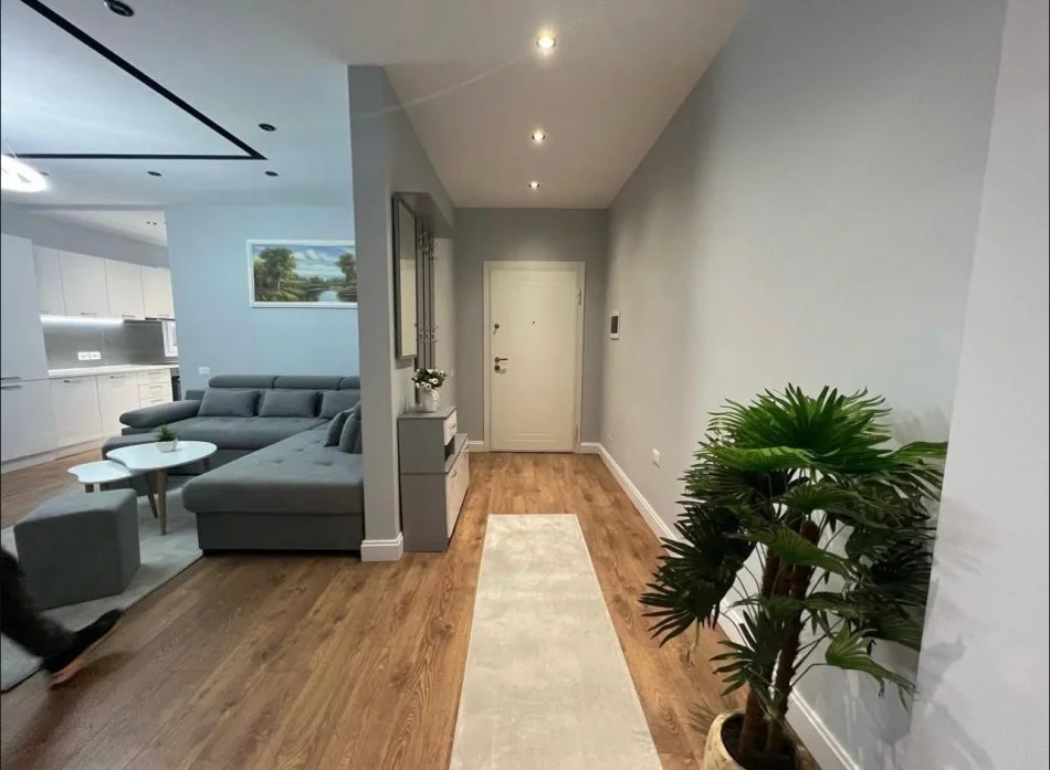 Tirane, jepet me qera apartament 2+1 , 100 m² 630 € 