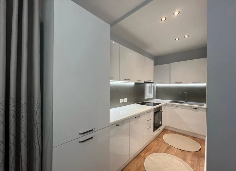 Tirane, jepet me qera apartament 2+1 , 100 m² 630 € 