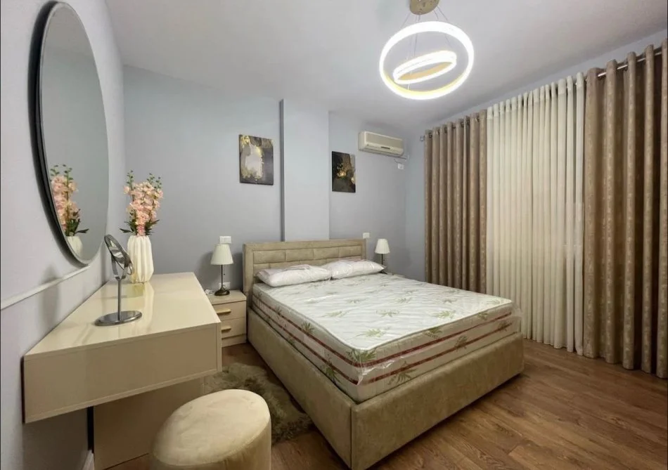 Tirane, jepet me qera apartament 2+1 , 100 m² 630 € 