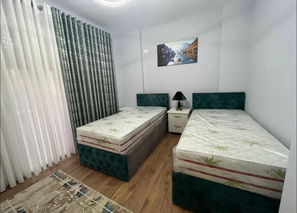 Tirane, jepet me qera apartament 2+1 , 100 m² 630 € 
