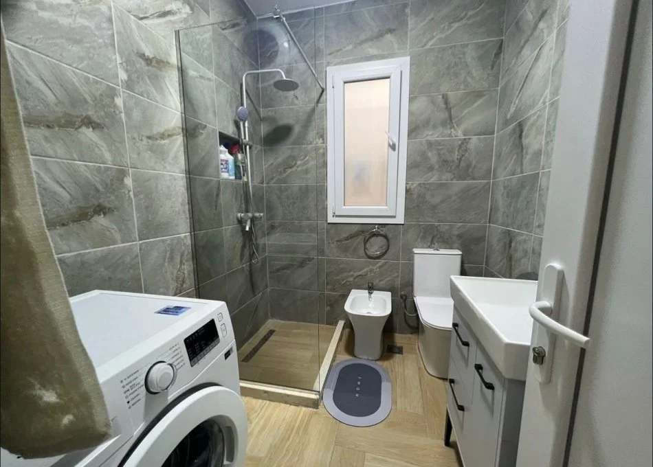 Tirane, jepet me qera apartament 2+1 , 100 m² 630 € 