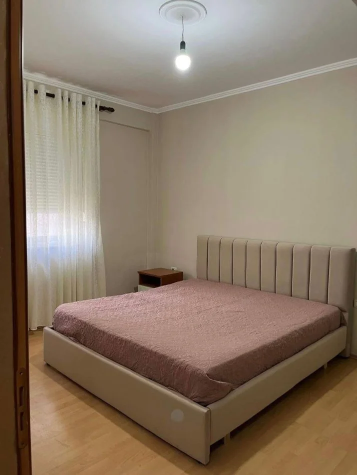 Tirane, jepet me qera apartament 2+1 Kati 1, 94 m² 600 € (Liqeni i Thate, Rr. “Eduard Mano”)