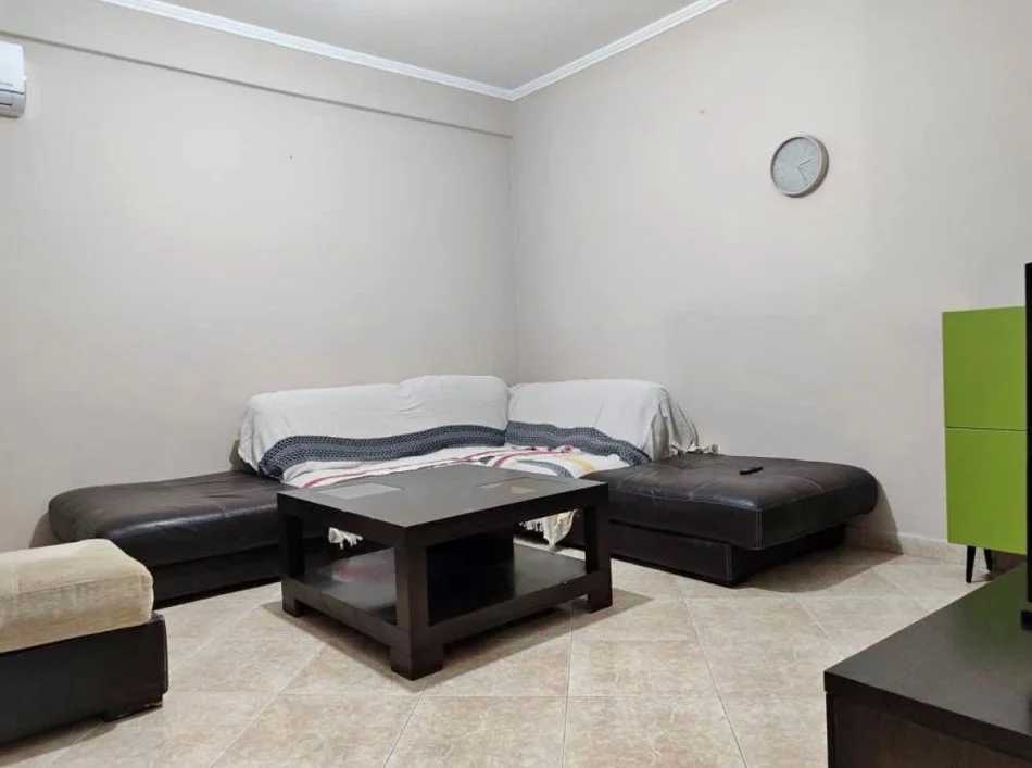 Tirane, jepet me qera apartament 2+1 Kati 1, 94 m² 600 € (Liqeni i Thate, Rr. “Eduard Mano”)