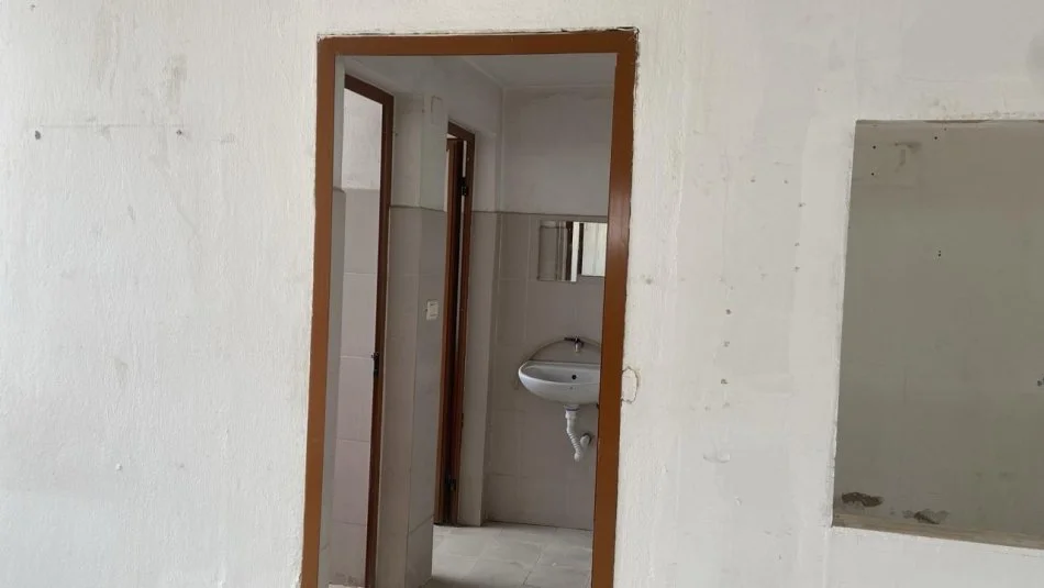 Tirane, shitet dyqan Kati 0, 126 m² 415.800 € (Ndodhet ne rrugen kryesore "Aleksander Moisiu" Cmimi:3300euro m2)