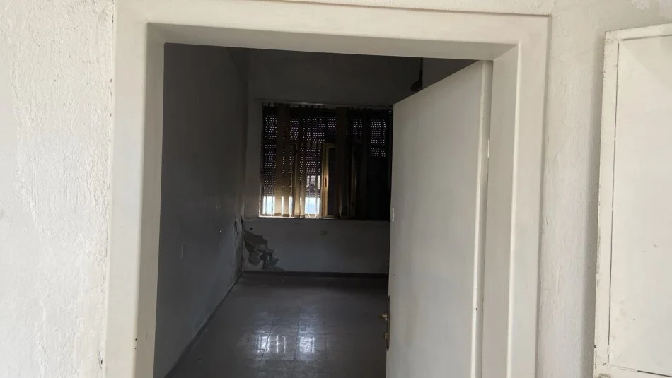 Tirane, shitet dyqan Kati 0, 126 m² 415.800 € (Ndodhet ne rrugen kryesore "Aleksander Moisiu" Cmimi:3300euro m2)