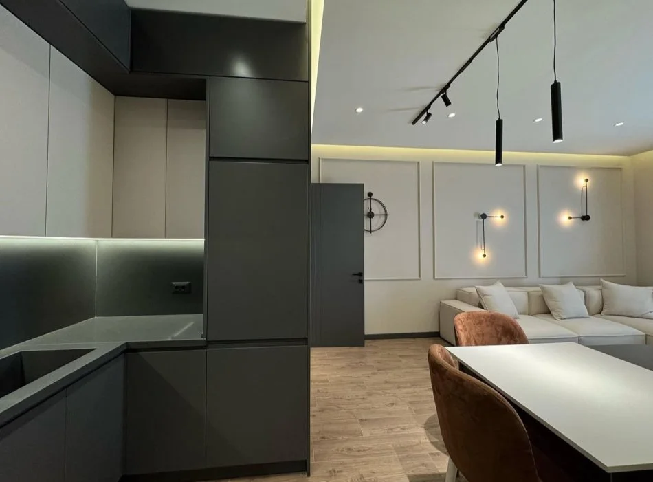 Tirane, jap me qera apartament 1+1+Ballkon Kati 5, 70 m² 900 € (rruga e kavajes)