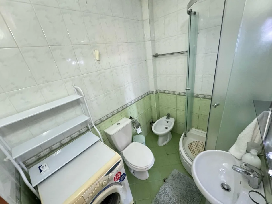 Tirane, jap me qera apartament 2+1+Ballkon Kati 2, 100 m² 550 € (rruga e durresit)