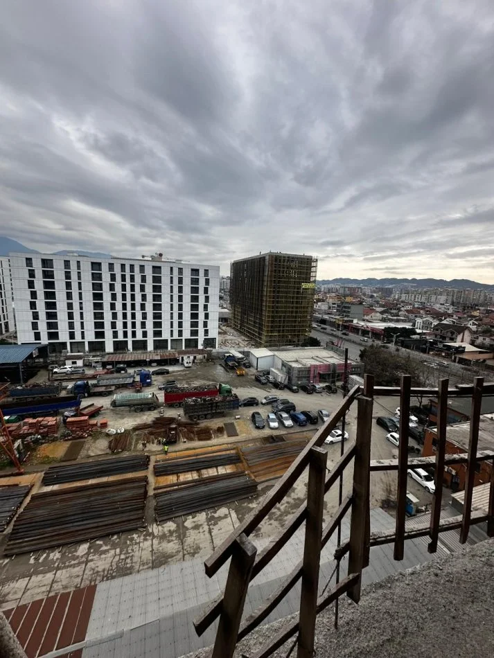 Tirane, shitet apartament 2+1+Ballkon Kati 7, 94 m² 122.000 € (29 nentori casa italia)