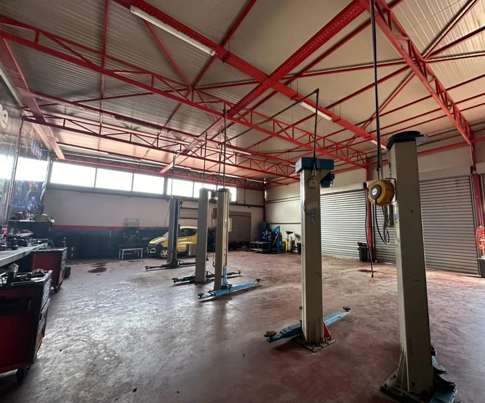 Tirane, jepet me qera magazine Kati 0, 500 m² 1.500 € (Selita)