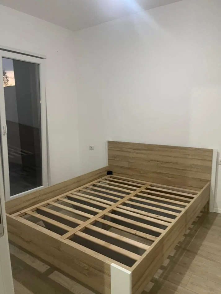 Tirane, jepet me qera apartament 1+1+Ballkon Kati 0, 85 m² 350 € (Univers City)