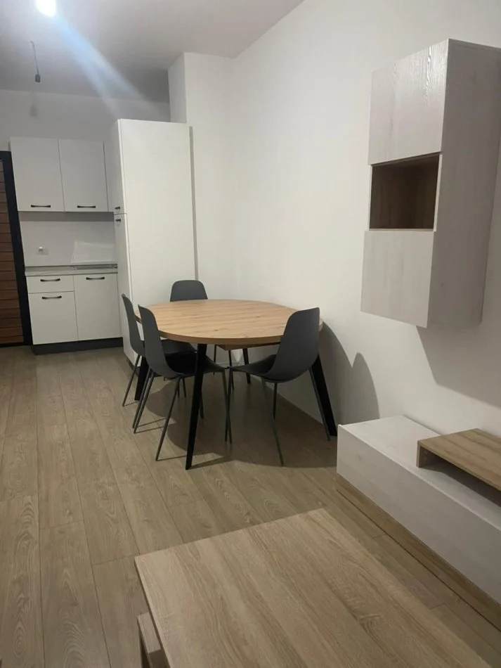 Tirane, jepet me qera apartament 1+1+Ballkon Kati 0, 85 m² 350 € (Univers City)