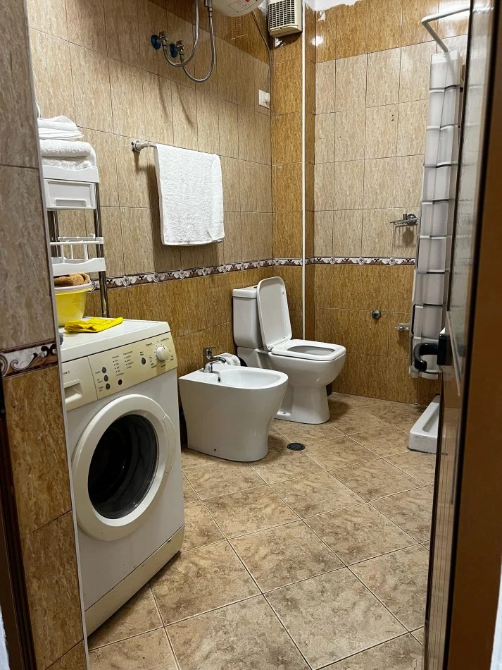 Tirane, jepet me qera apartament 1+1 Kati 3, 48 m² 450 € (Rruga 5 Maji)