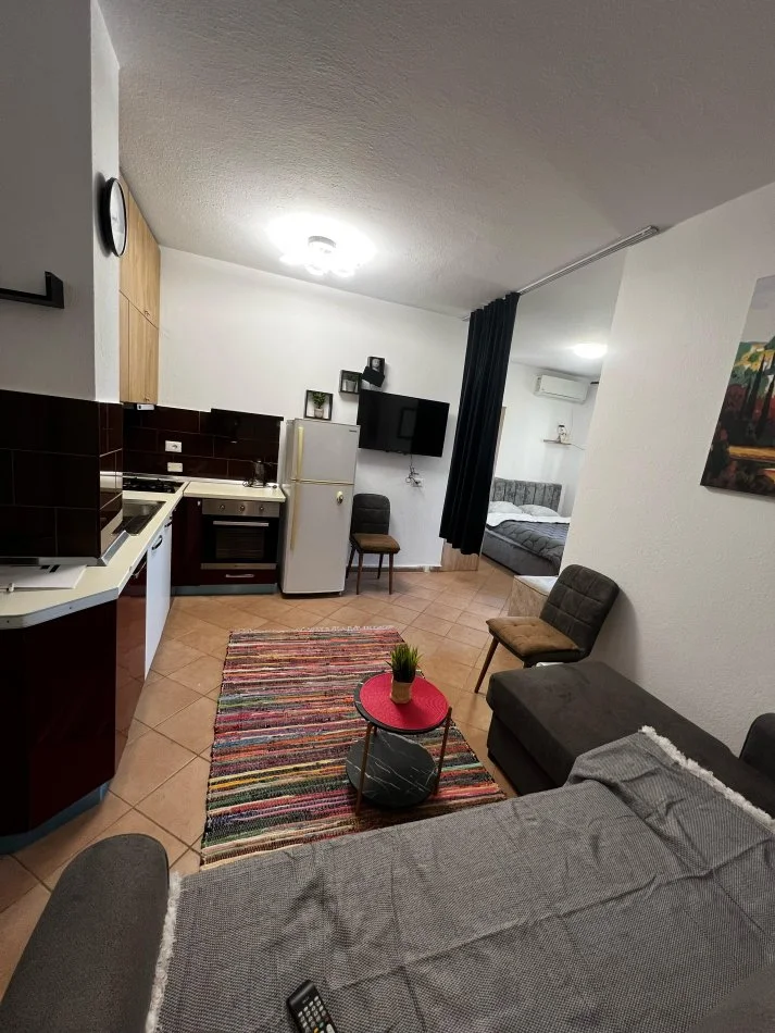 Tirane, jepet me qera apartament 1+1 Kati 3, 48 m² 450 € (Rruga 5 Maji)