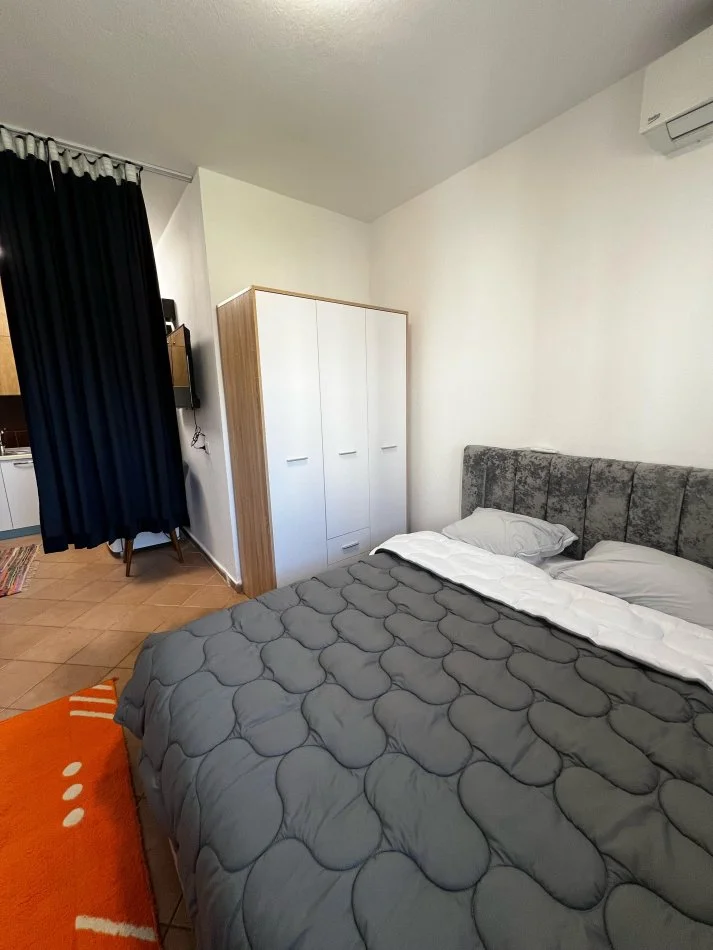 Tirane, jepet me qera apartament 1+1 Kati 3, 48 m² 450 € (Rruga 5 Maji)