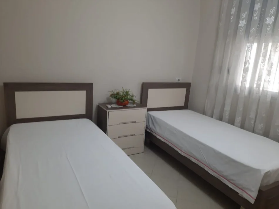 Tirane, jepet me qera apartament 2+1 Kati 5, 93 m² 600 € (rruga e kavajes)