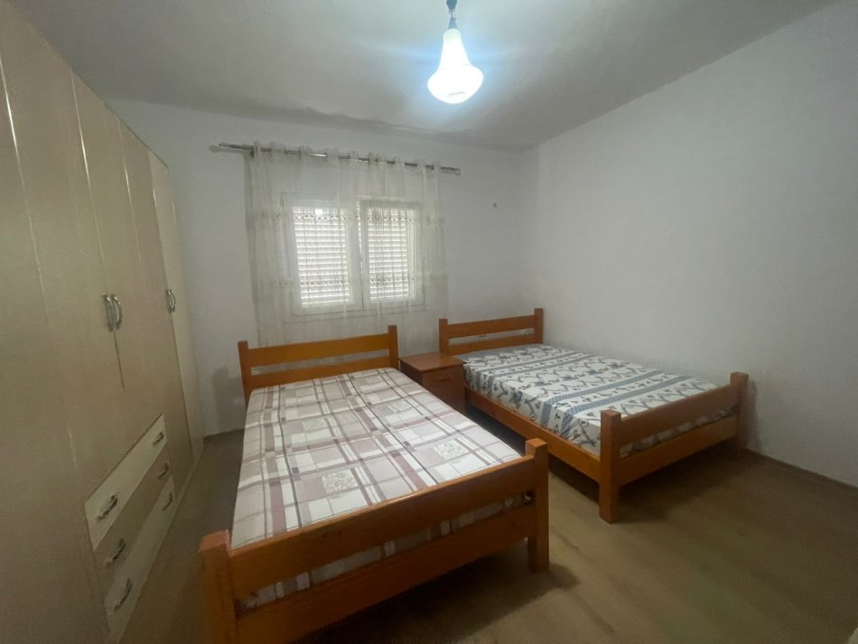 VILE  3+1  per QIRA  (Kodra e Priftit)  600 €