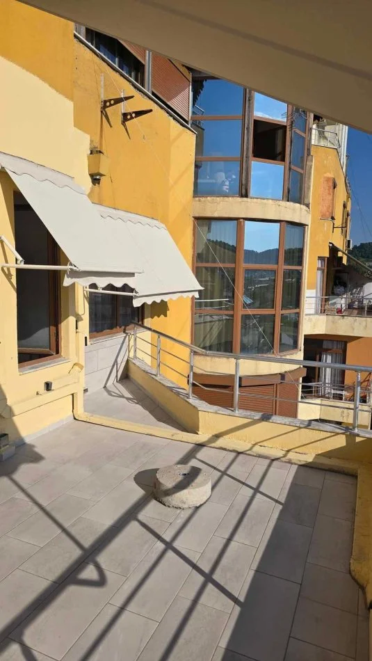 Tirane, jepet me qera apartament 2+1+Ballkon Kati 5, 85 m² 500 € (Misto Mame, Kompleksi Derveni)