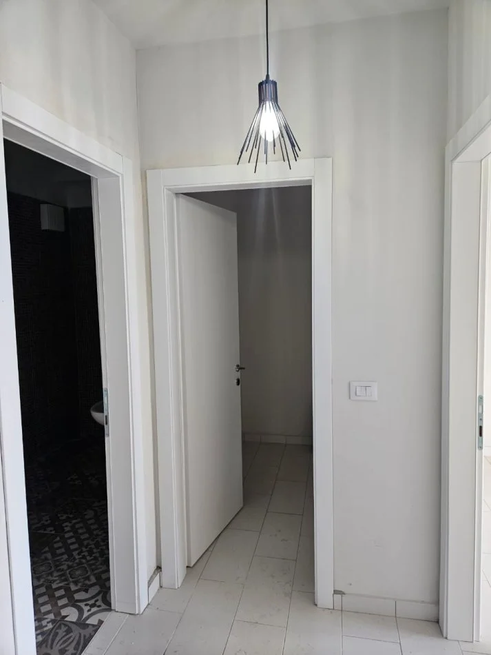 Tirane, jepet me qera apartament 1+1+Ballkon Kati 11, 70 m² 450 € (Selita)