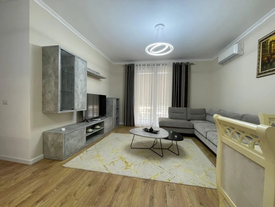 Tirane, jepet me qera apartament 2+1+Ballkon Kati 3, 100 m² 800 € (Rruga e Elbasanit)