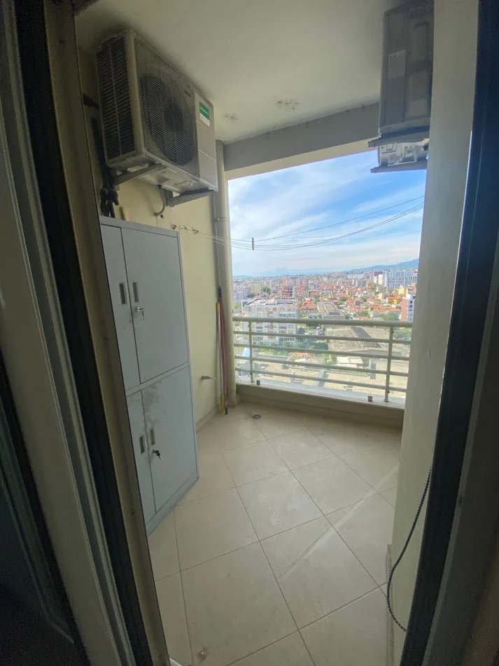 Tirane, jepet me qera apartament 2+1+Ballkon Kati 12, 100 m² 800 € (Rruga Jordan Misja)